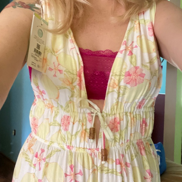 Flirty Summer Beach Dress - Picture 5 of 7